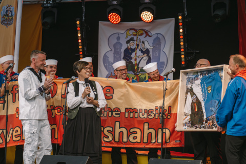 Kirmesmontag in Hachenburg: Blaukittel, Musik und ein Abschied in bester Feierlaune