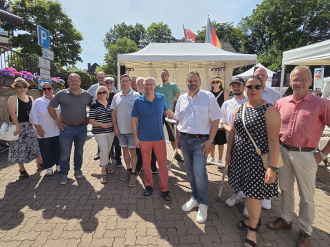 Zahlreiche Gäste bei der Eröffnung des Lavendelmarktes in Asbach