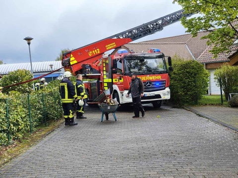 Erstmeldung: Dachstuhlbrand in evangelischer Kindertagessttte in Asbach 
