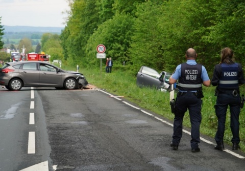 AKTUALISIERT: Zwei Verletzte bei Verkehrsunfall auf der B413 nahe Dierdorf