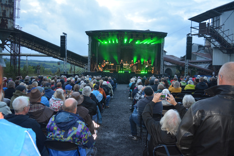 Pink Floyd-Tribute Band "One of these" vertrieb die Regenschauer im Stöffel-Park