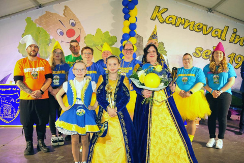 Rowena I. und ihre Tochter Alissia (Kinderprinzessin) regieren die Narren in Burglahr