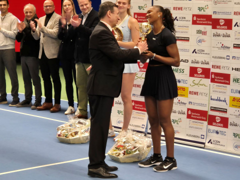 Altenkirchener Frauen-Tennisturnier: Noma Noha Akugue holt �berraschend Titel