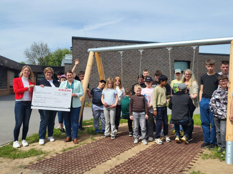 Steuler �bergibt Spenden an Katharina-Kasper-Schule und den Kinderschutzbund H�hr-Grenzhausen