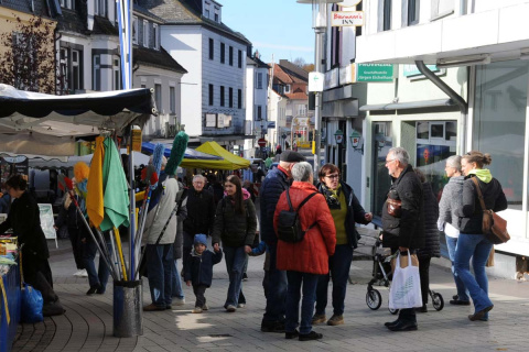 Trockenes Herbstwetter lockte Besucher zum Simon und Juda Markt nach Altenkirchen