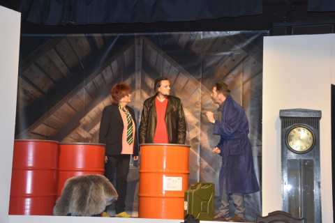 Brandgefahr auf der Bhne: Max Frischs "Biedermann und die Brandstifter" in Montabaur