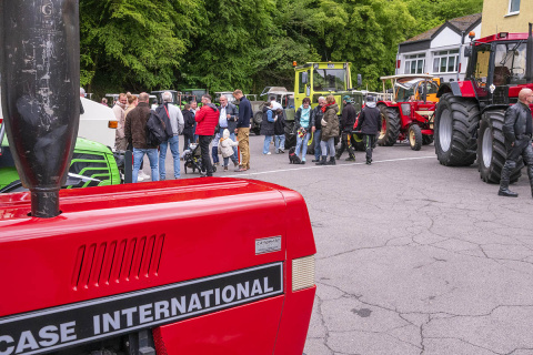 Von Ursus bis Porsche: Die Stars des Isenburger Traktortreffens