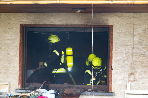 Wenn Sekunden z�hlen: Feuerwehr reagiert blitzschnell auf Geb�udebrand in Dierdorf