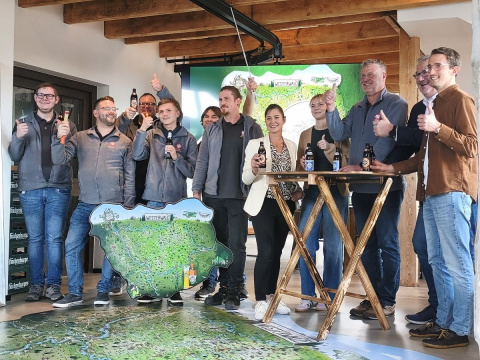 Den Westerwald auf vier Fe gestellt  Westerwald-Brauerei stellt "Westerwald-Stehtisch" vor