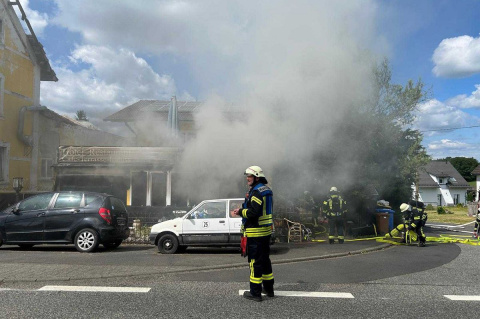 Wohnhausbrand in Bruchertseifen: Einsatzkr�fte vor Ort