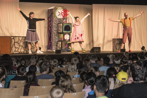 Kindertheater begeistert 500 Grundsch�ler in Wissen