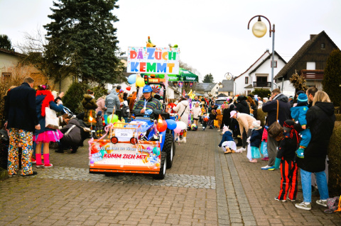 Gr��ter Bollerwagenumzug in Rheinland-Pfalz fand in Marienrachdorf statt