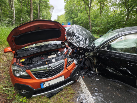 Eilmeldung: Schwerer Unfall auf der B414 bei Marzhausen - Strecke voll gesperrt