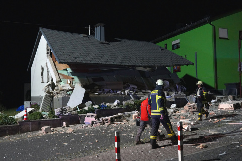 Heftige Explosion in Rennerod - Wohnhaus zerst�rt, Bewohner schwer verletzt