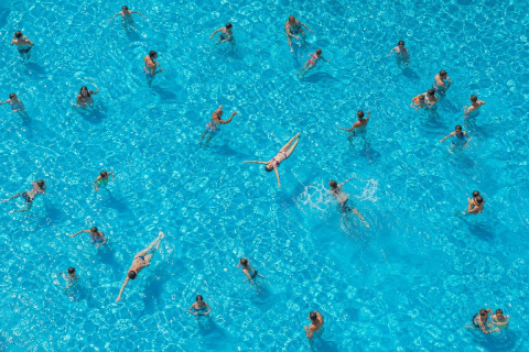 Kinder retten Zweij�hrigen vor dem Ertrinken im Freibad Daaden