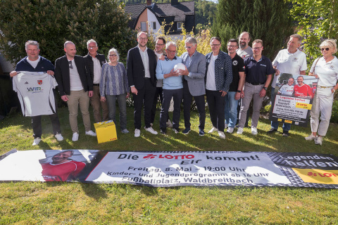 Spektakel in Waldbreitbach: Benefizspiel der Lotto-Elf unterst�tzt Kinder in Not