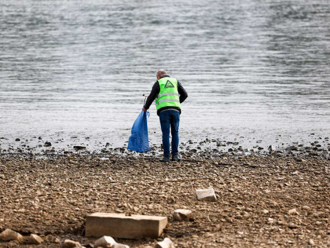Rhein-Pegelstand in Rheinland-Pfalz erreicht historischen Tiefpunkt