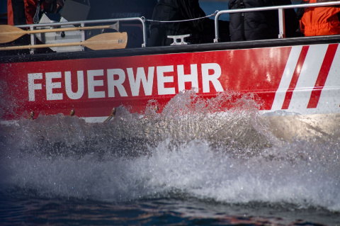 Entwarnung nach gro�em Rettungseinsatz im Rhein bei Koblenz