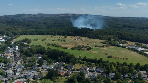 Aktualisiert: Waldbrand bei Hilgert - Sichtbehinderungen durch Rauch auf der A 48