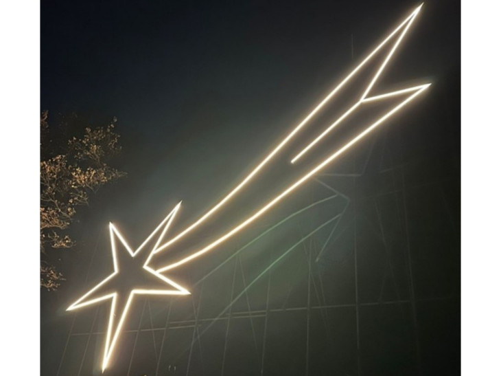 Ein Stern fr Wissen: Gemeinschaftsprojekt bringt neuen Weihnachtsglanz