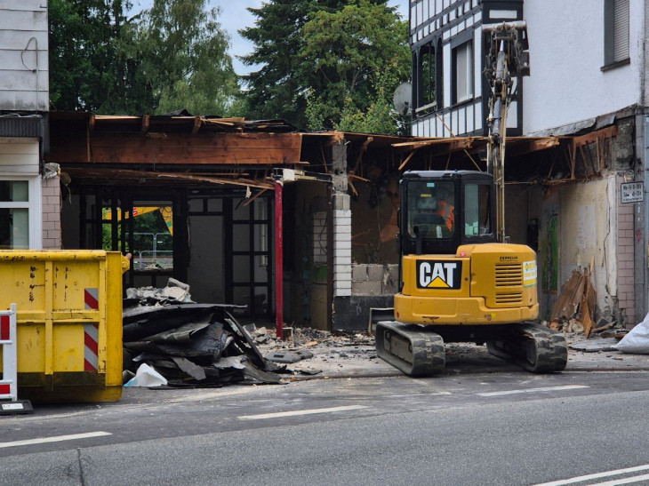 Altenkirchener �Unterstadt�: Ex-Ladenlokal der B�ckerei Schumacher verschwindet 