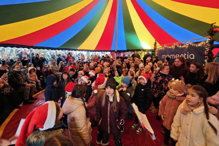 Adventsmarkt in Horhausen: Der Duft von Glhwein, Crpes und Tannengrn wies den Weg