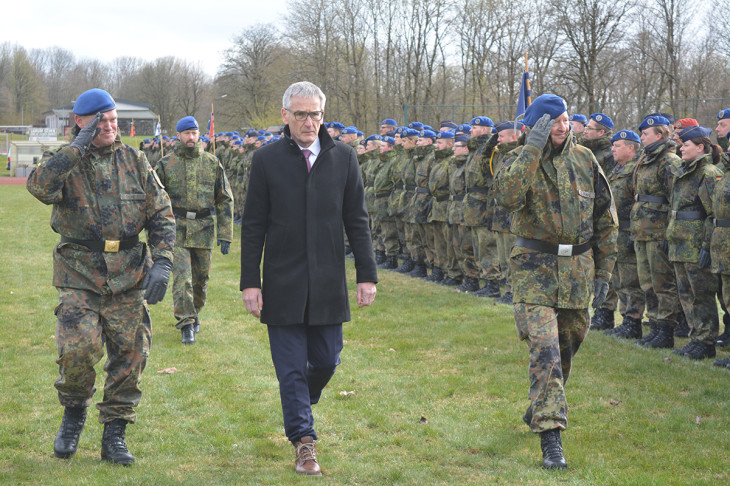 Kommando�bergabe und Verabschiedung in Rennerod beim Sanit�tsregiment 2 