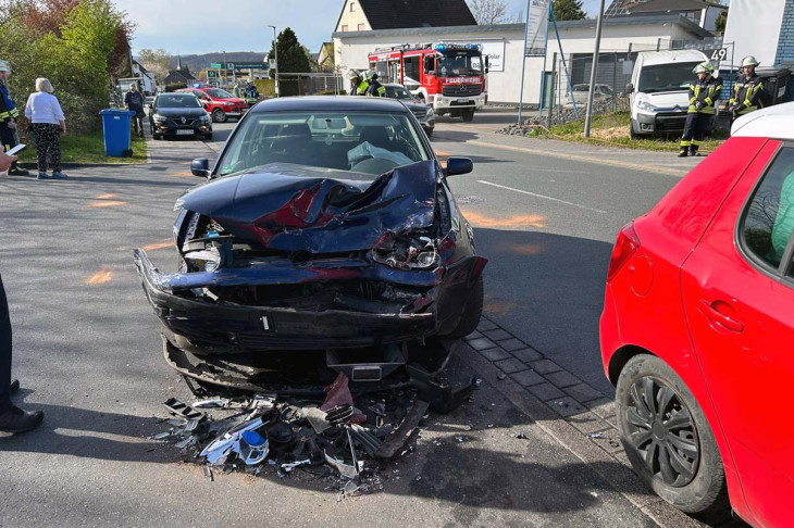 Verkehrsunfall auf der Lindenallee (B 256) in Hamm sorgte für kurzzeitige Sperrung