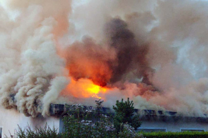 Aktualisiert: Großeinsatz der Feuerwehr bei Wohnhausbrand in Wissen