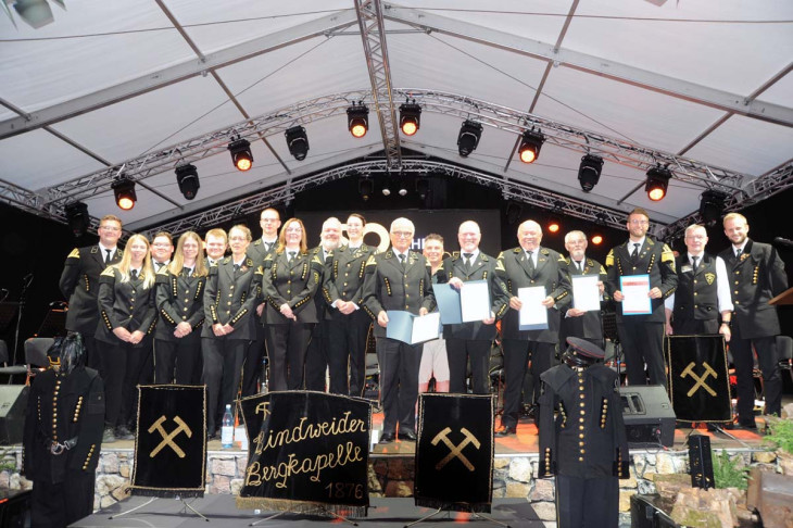 Alle geehrten und Dr. Matthias Reuber (Mdl) (re.)