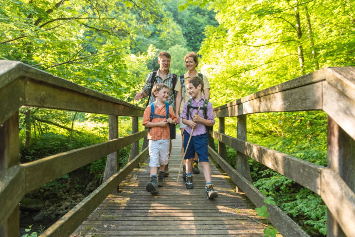 Sommerferien im Westerwald: Natur erleben und entdecken bei Familienwanderungen