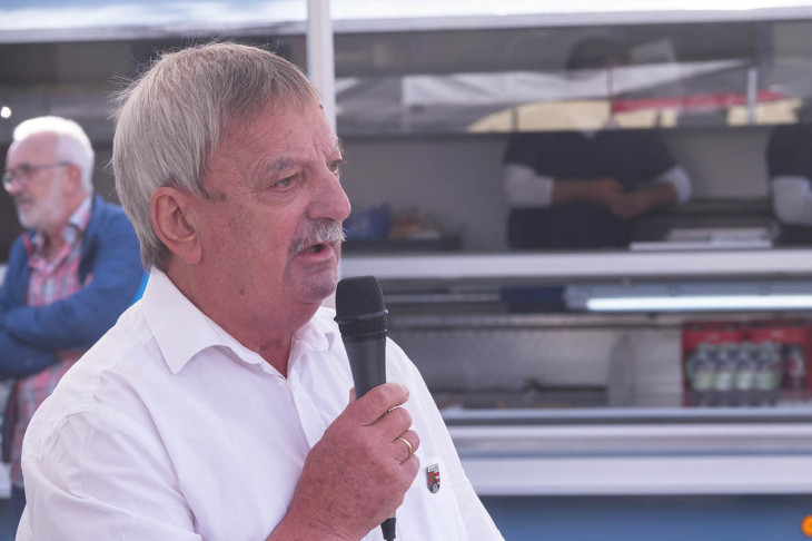 Hans-Otto Zantop begr��t die G�ste.