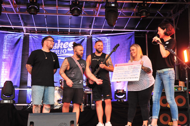 Der Verein konnte sich �ber eine Spende der Band freuen