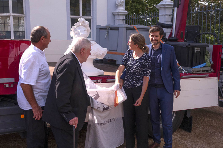Enth�llung der B�ste.