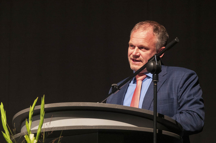 Oberb�rgermeister Jan Einig bei seiner Er�ffnungsrede. 