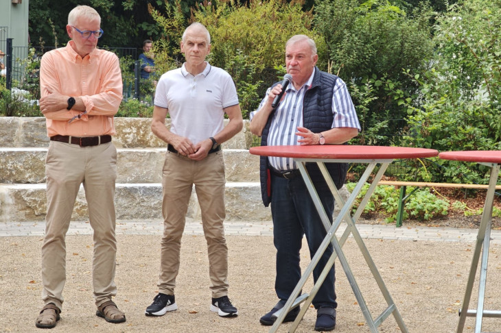 Horst Klein (li.) beschrieb den Weg bis zur Fertigstellung