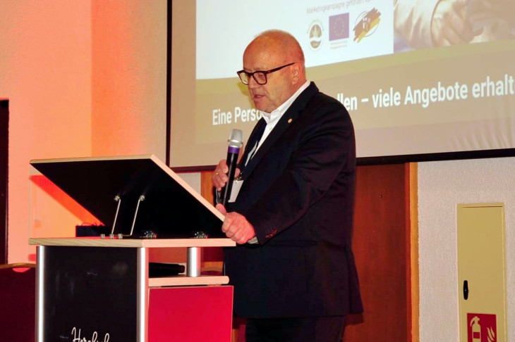 Landrat Dr. Peter Enders er�ffnete die Veranstaltung