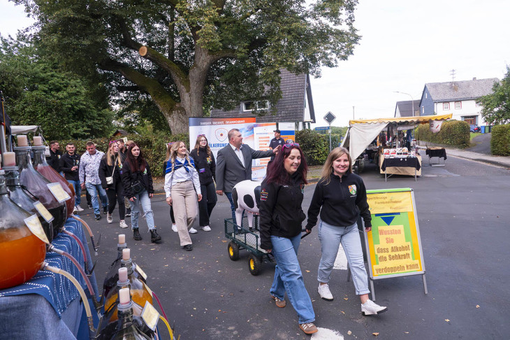 Umzug �ber das Festgel�nde. 