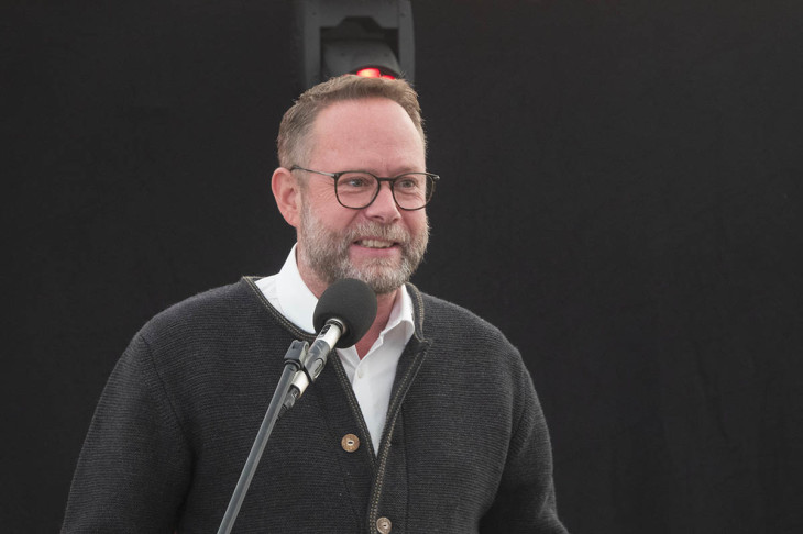 Sven Sch�r.