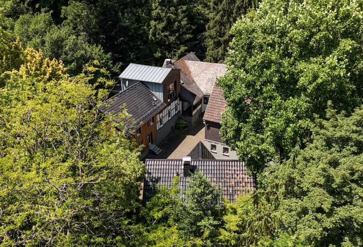 Helmerother Mhle: Jahrhunderte alte Hofanlage im Westerwald steht zum Verkauf 