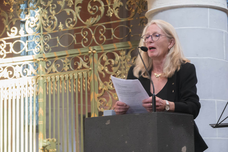 Einf�hrung von Veronika Zilles.