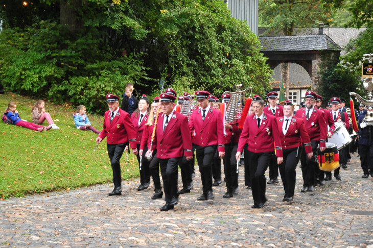 Tambourcorps Ottfingen beim Einmarsch