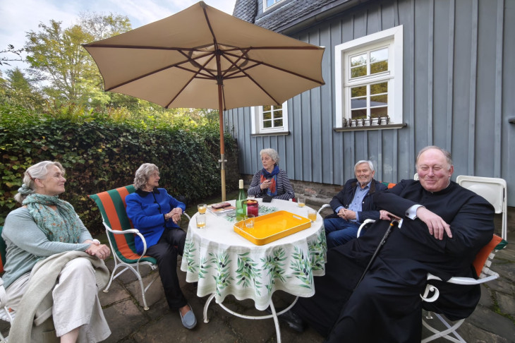 Pfarrer Martin K�rten (re.) bei der gr�flichen Familie