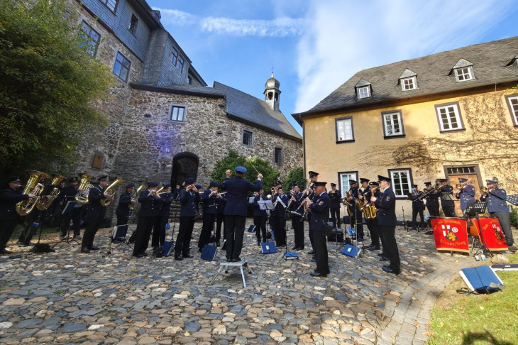 Das Jugendorchester er�ffnete das Konzert