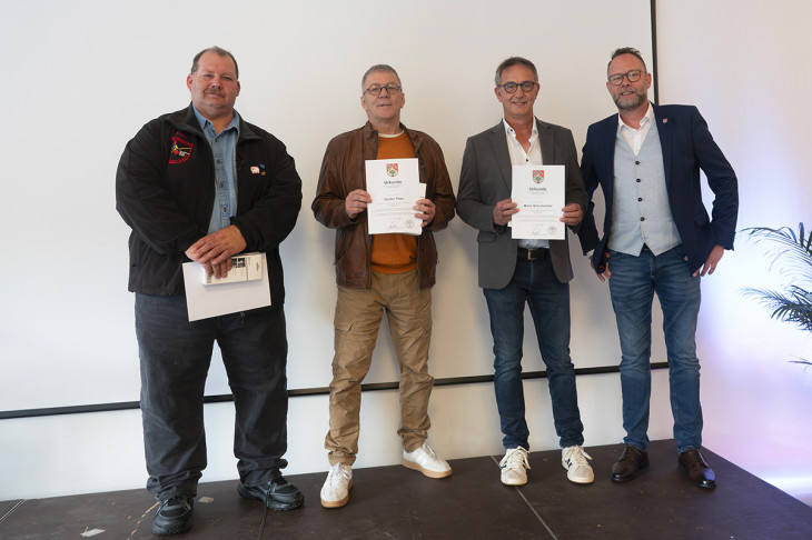 Sven Sch�r verabschiedet verdiente Mitglieder der First-Responder-Gruppe. 