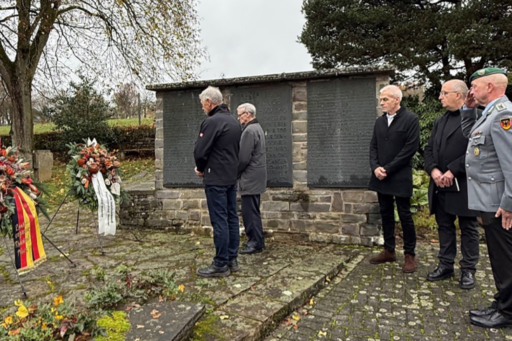 Gedenken in Altenkirchen-Flammersfeld: Volkstrauertag als Mahnung für den Frieden