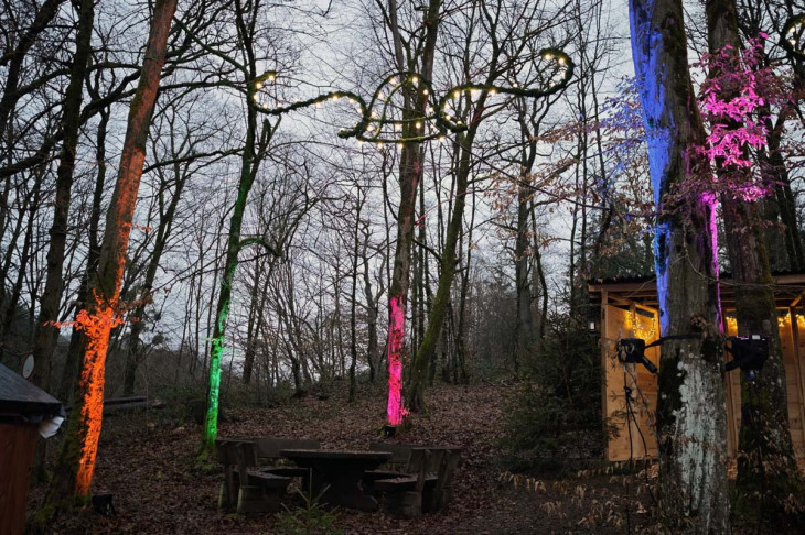 Beleuchtung sorgte beim Weihnachtsmarkt in Schönstein für