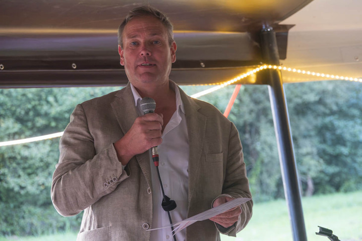 Kim Wortelkamp begr��t.