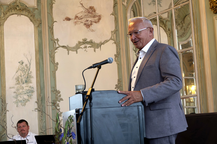 Achim Hallerbach f�hrte durch das Programm.