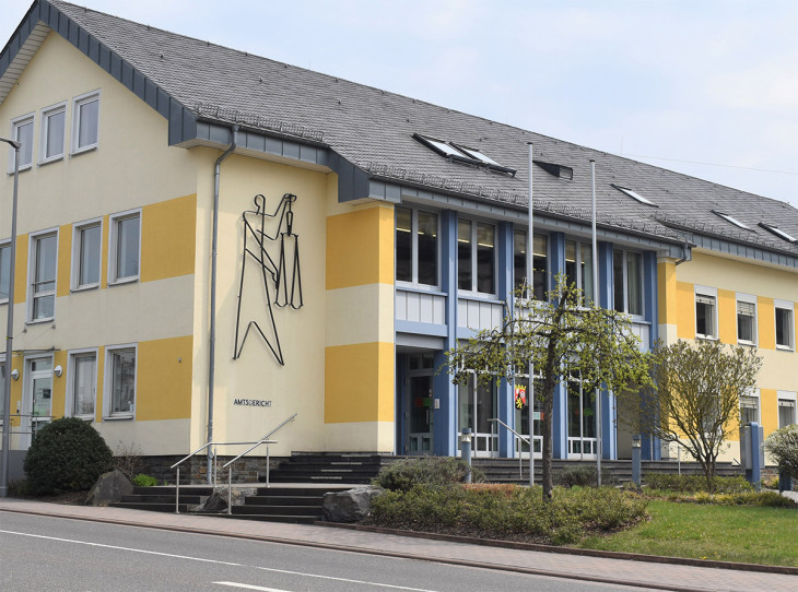 Geldstrafe wegen sexueller Bel�stigung einer Sch�lerin - Amtsgericht Altenkirchen verhandelte